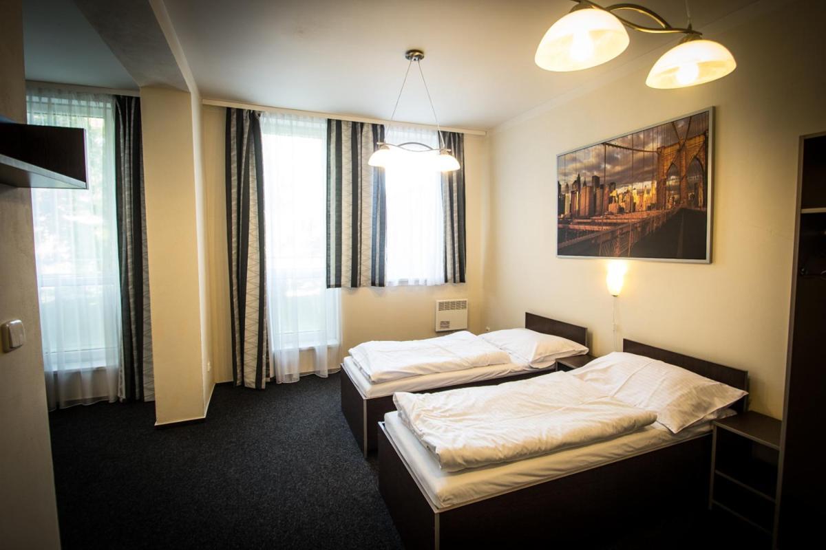 Hotel Sázavský Ostrov Sázava Esterno foto