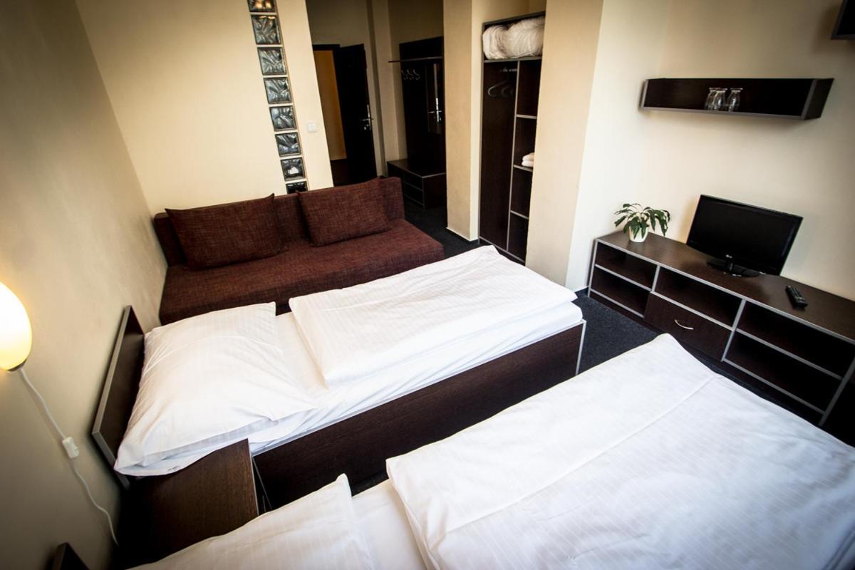 Hotel Sázavský Ostrov Sázava Esterno foto