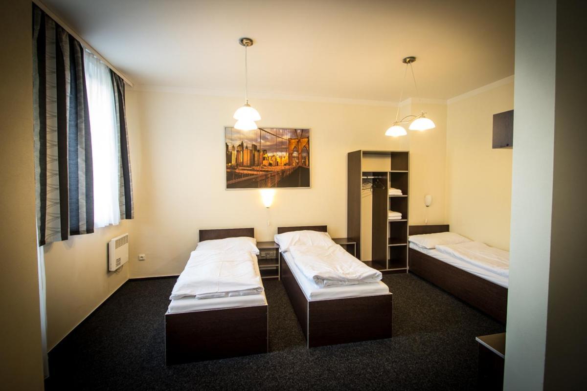 Hotel Sázavský Ostrov Sázava Esterno foto