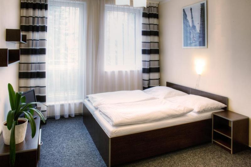 Hotel Sázavský Ostrov Sázava Esterno foto